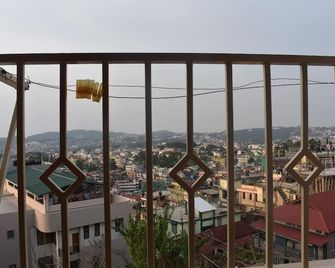 Elysian Home Food & Stay - Shillong - Balcony