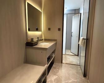 Green Tree Inn Express Qingdao Railway Station Zhanqiao Yacht Wharf - Qingdao - Bedroom