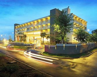 Treepark Hotel Karawang - Karawang - Gebouw