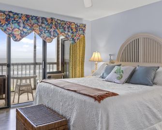 Exceptionally Clean 3Br/3Ba Oceanfront Condo in the Heart of the Crystal Coast - Pine Knoll Shores - Bedroom