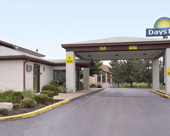 Days Inn by Wyndham Plainfield - Plainfield - Building