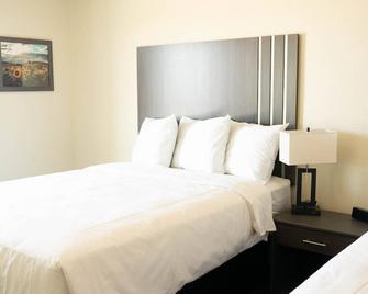 Iron Creek Inn & Suites - Upton - Bedroom