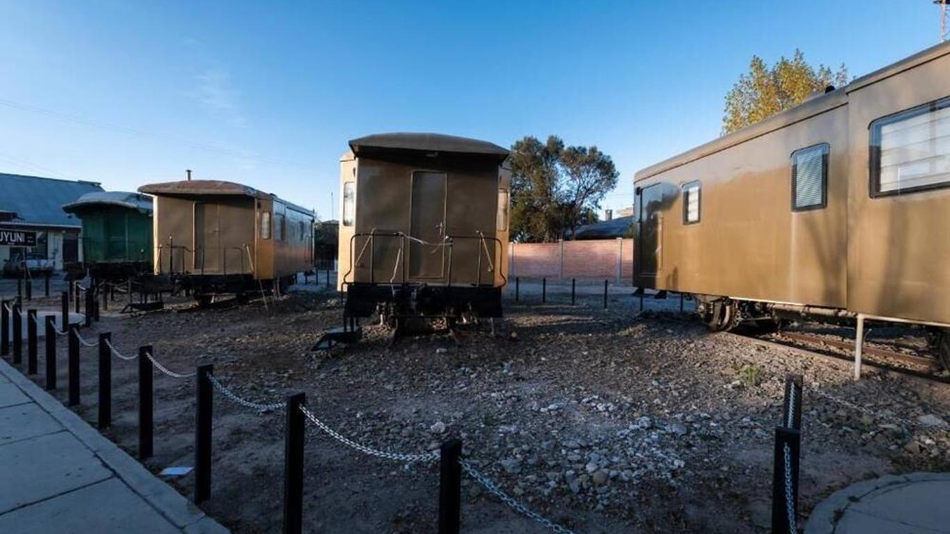 Onkel Inn Wagon Sleepbox Uyuni