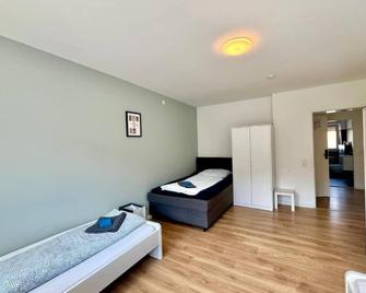 Family Apartments Near City Centre - Francfort - Chambre