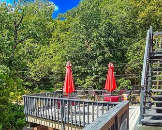 Bella Paradiso 5 King Bed Studio Walk to Downtown - Eureka Springs - Balcón