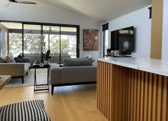 48@Hyams - Hyams Beach - Living room