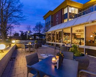 Enjoy Scenic Drenthe from a Serene Room Close to CBK Groningen - Roden - Патіо