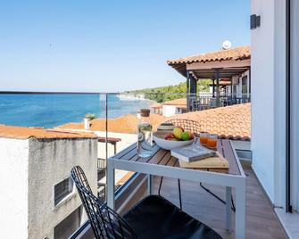 Aiora Suites - Psakoudia - Balcón