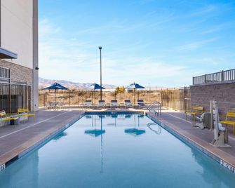Hampton Inn and Suites by Hilton Cottonwood - Cottonwood - Pool