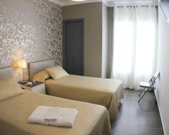 Hostal Mediterráneo - Tossa de Mar - Chambre