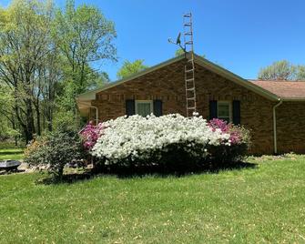 Rend Lake House only a 1/2 mile from Rend Lake Dam - Benton - Edificio