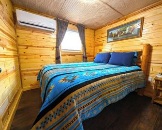 Yellowstone Treasure Guesthouses on the River - Gardiner - Schlafzimmer