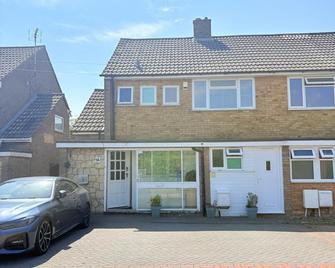 Luton Airport Guest House - Luton - Budynek