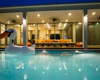 Villa Navin - Pattaya - Piscina