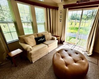 Berry Patch Cottage - Longview - Oturma odası