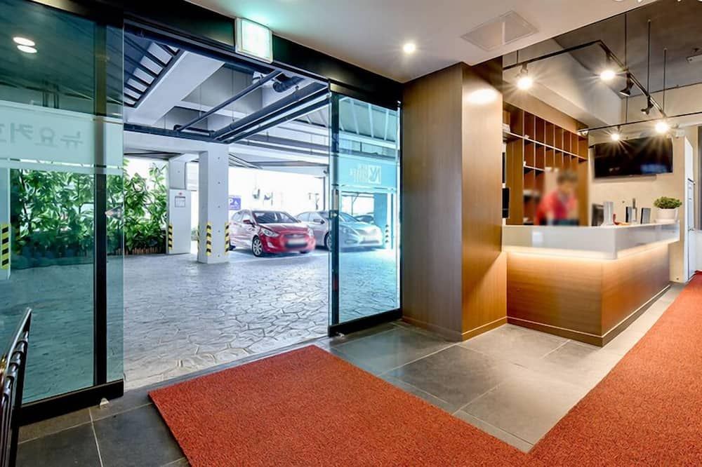 No.1 New Yorker Hotel