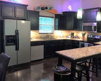 Monkey Island Lake Retreat - Afton - Kitchen