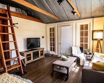 Tiny Home in Jackson MS - Jackson - Living room