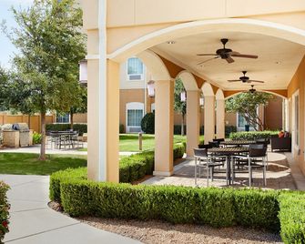 TownePlace Suites by Marriott Midland - מידלנד - פטיו