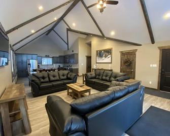 Timber Lodge Cabin Rental - Valemount - Huiskamer