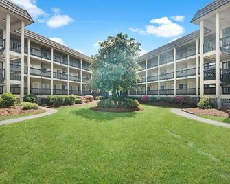 Ocean Villa A205 - Romantic Beachfront Getaway - Hilton Head Island - Edificio