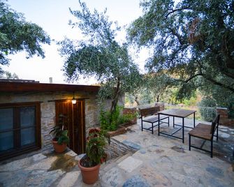 Kirkinca Houses & Boutique Hotel - Sirince - Patio