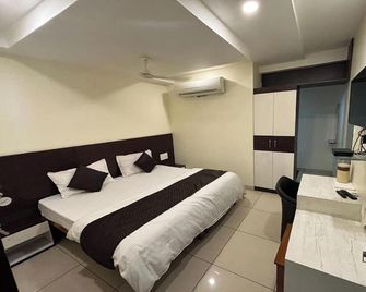 Hotel O by OYO Rashika Palace - Džajpur - Ložnice