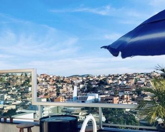 Penthouse gourmet area, shower and pool - Muriaé - Balcony