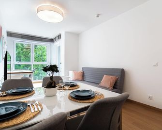 Pure Rental Apartments Inzynierska - Wrocław - Dining room