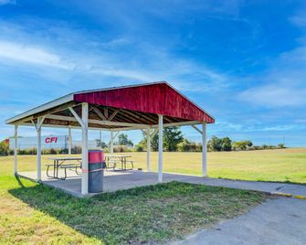 Capital O Amerihost Inn and Suites Kingdom City Hwy 54 MO - Kingdom City - Property amenity