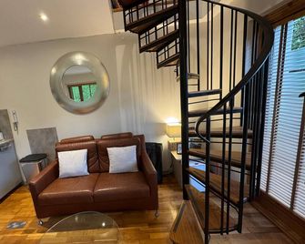 The Lodge at Bodenlodge - Malahide - Wohnzimmer