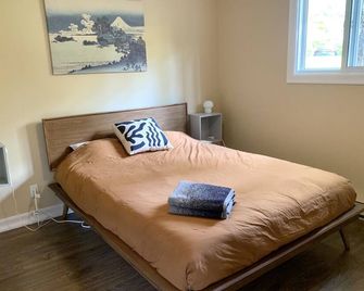 Relax on the Shores of Charming Lac McArthur - Val-des-Monts - Bedroom