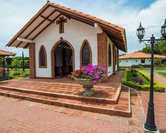 Hotel Campestre Tardes Caleñas - Rozo