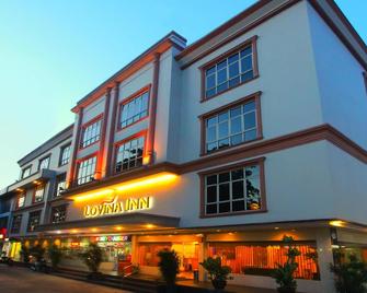 Lovina Inn Penuin Hotel - Batam - Rakennus