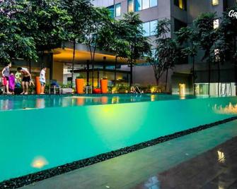 Resort Hostel In City - Kuala Lumpur - Pool