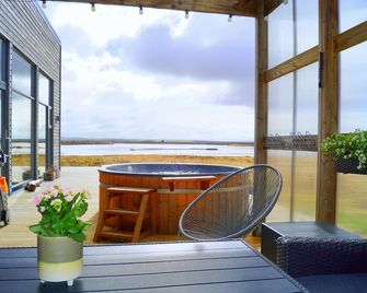 Austurey - Lakefront Villa - Laugarvatn - Balcón