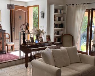 Charming Property In Haven Of Peace - Private Pool - La Roquebrussanne - Sala de estar