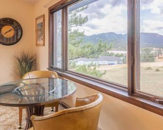 Brynwood on the River - Estes Park - Dining room