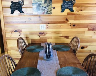 The Amazing View at Pops Cottage - Bryson City - Dining room