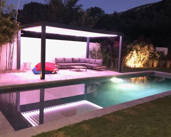 Aix-en-Provence countryside property - La Destrousse - Piscina