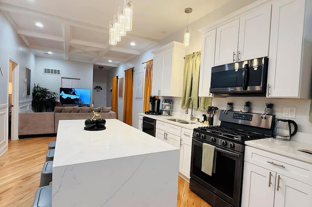 Luxury Apartment in Bronzeville, Just Minutes from Downtown - RSV Now! - שיקאגו - מטבח