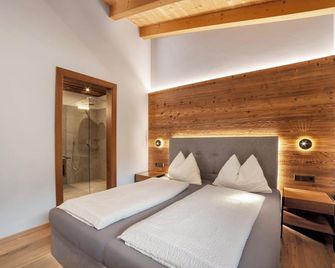 Chalet 'Hortensie' with Mountain View, Shared Pool and Wi-Fi - Riffiano - Slaapkamer