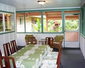Room for Family and Friends in a Secluded Rain Forest Setting - Pahoa - Comedor