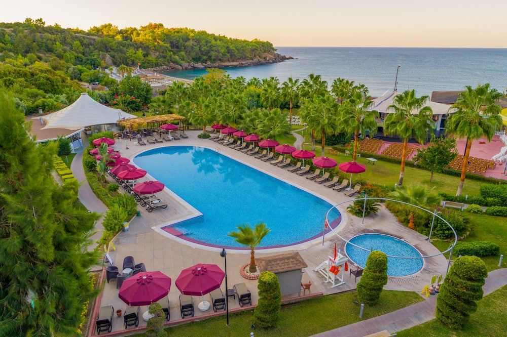 Justiniano Deluxe Resort - אוקורצ'אלאר - בריכה