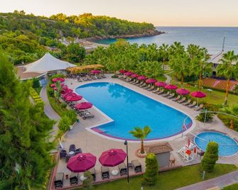 Justiniano Deluxe Resort - Okurcalar - Piscine