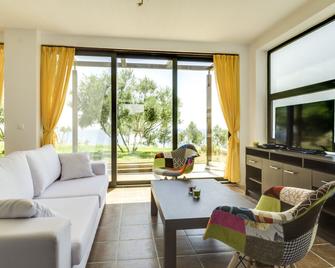 Kalma Villas - Nea Moudania - Huiskamer