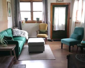 Private and Peaceful Family-friendly Home near Beach - close to everything! - Dagsboro - Living room