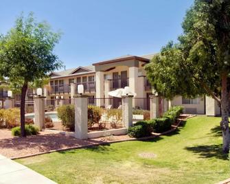 Americas Best Value Inn Phoenix/I-10 West - Phoenix - Building