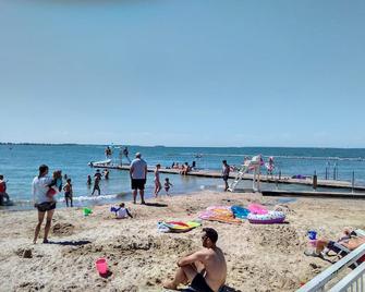 Lakeside Vacation Rental Inside Gates of Lakeside Ohio - Marblehead - Playa