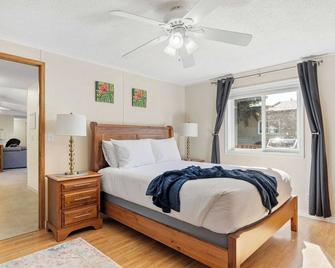Sunrise at Sylvan Lake Family Friendly - Sylvan Lake - Bedroom